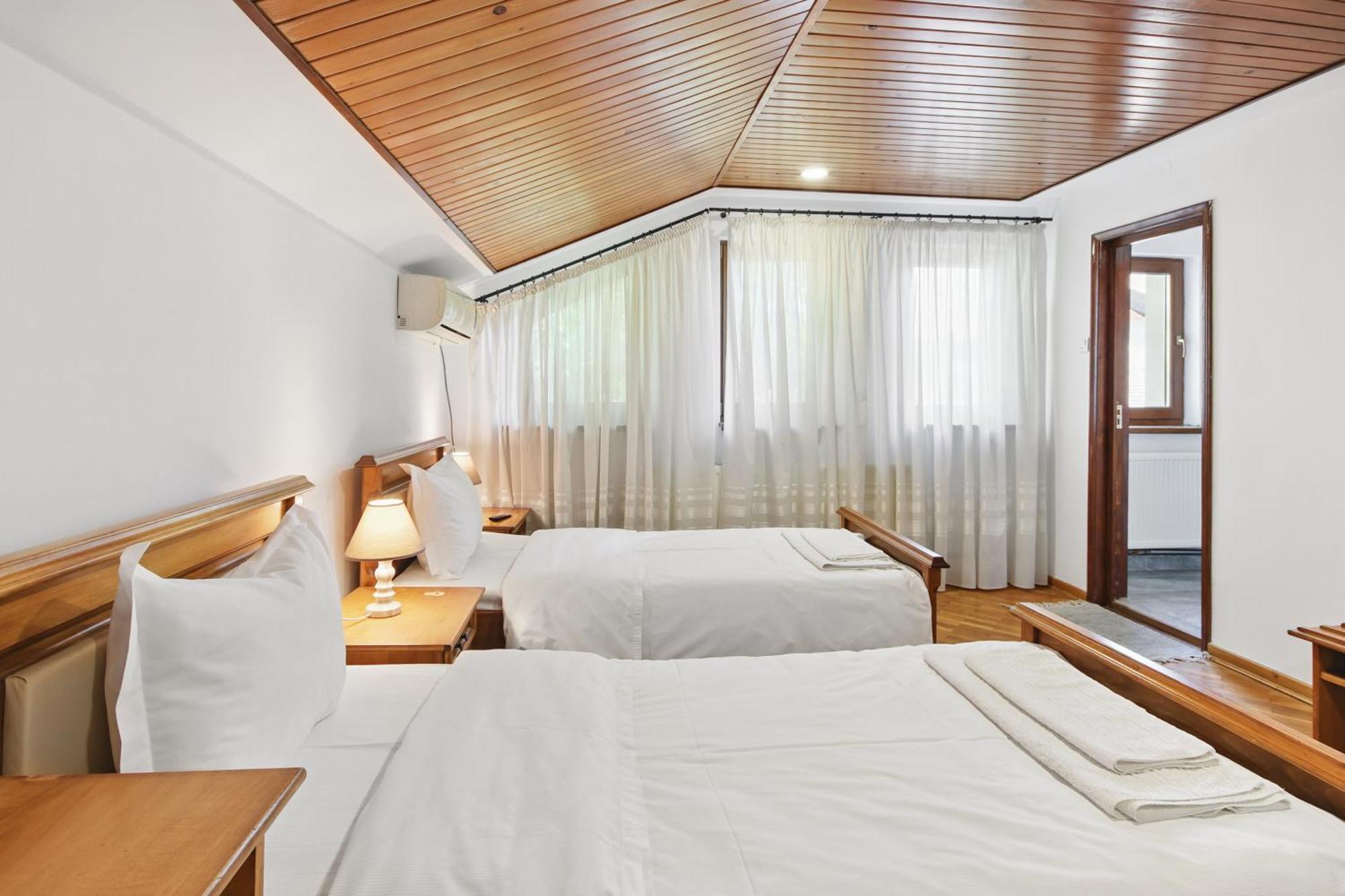 Casa Galand Hotel Parscov Екстериор снимка