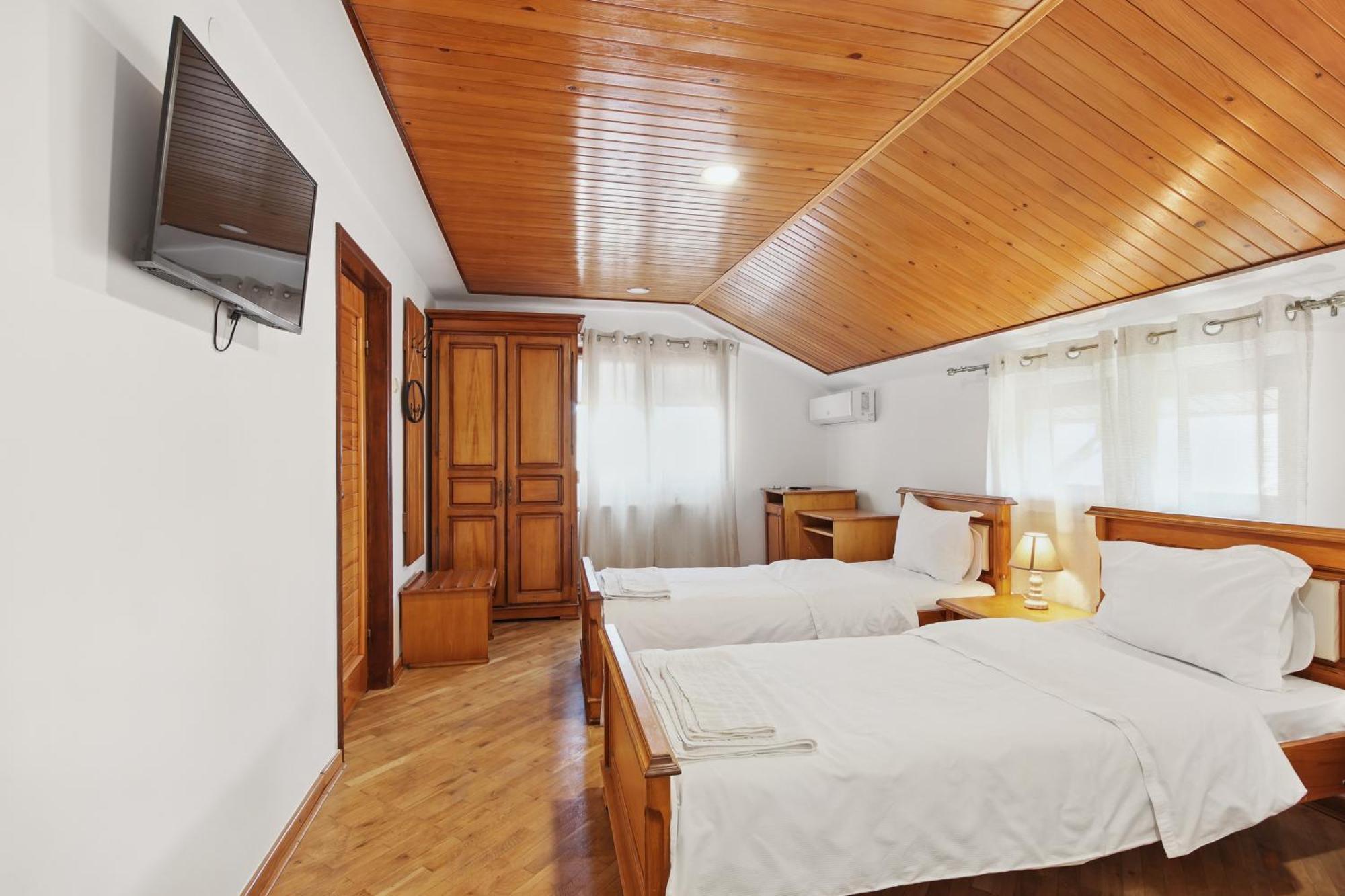 Casa Galand Hotel Parscov Екстериор снимка